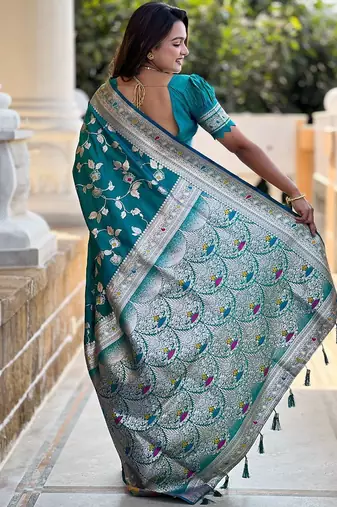Blue murti ethnic motifs woven design zari kanjeevaram saree