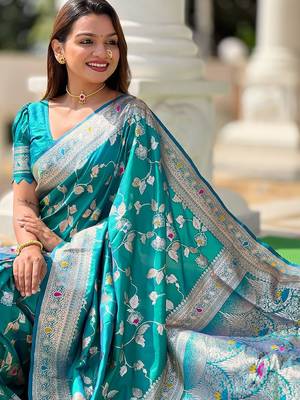 Blue murti ethnic motifs woven design zari kanjeevaram saree 4