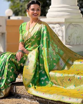 Green woven design zari kanjeevaram saree 4