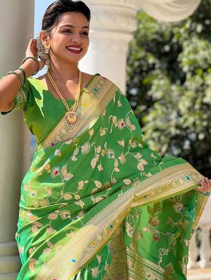 Green woven design zari kanjeevaram saree 5
