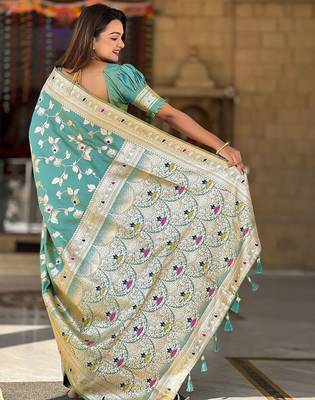 Blue floral woven design zari kanjeevaram saree 3