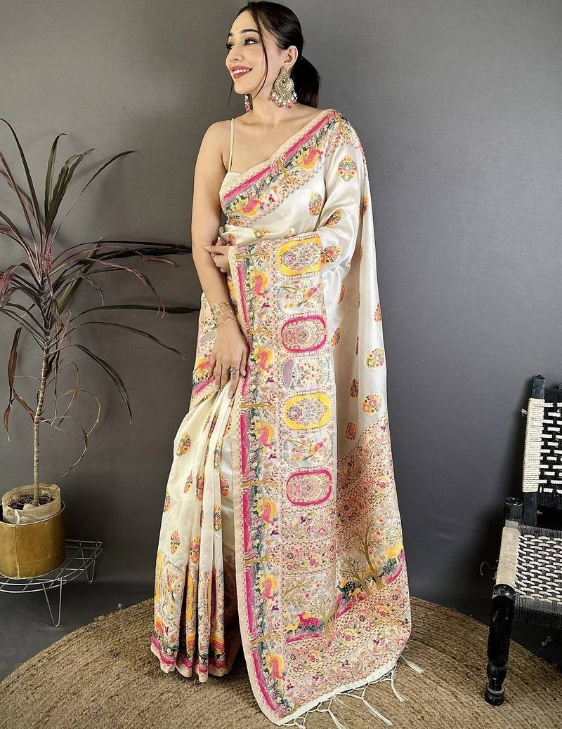 Off white floral zari silk blend jamdani saree