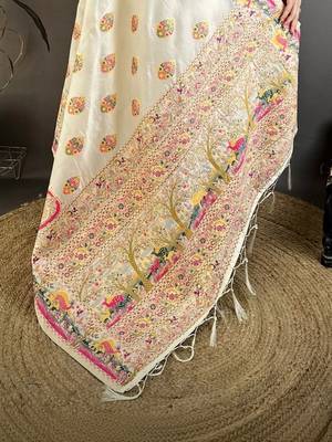 Off white floral zari silk blend jamdani saree 4