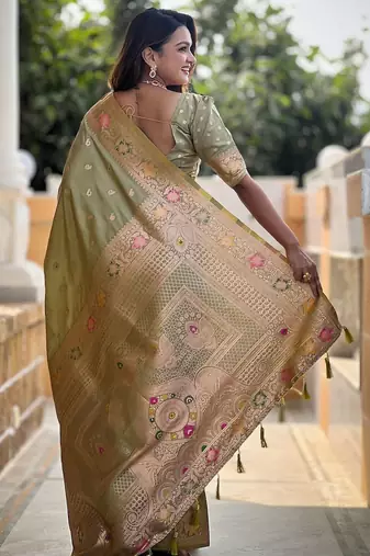 Green woven design zari kanjeevaram saree