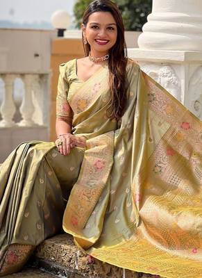 Green woven design zari kanjeevaram saree 4