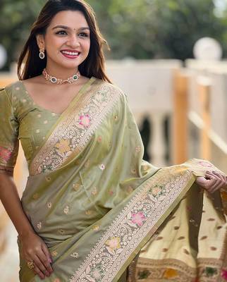 Green woven design zari kanjeevaram saree 5