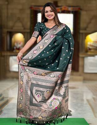 Green ethnic motifs woven design kanjeevaram saree 3