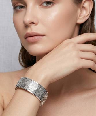Fancy cuff bracelet for women 1
