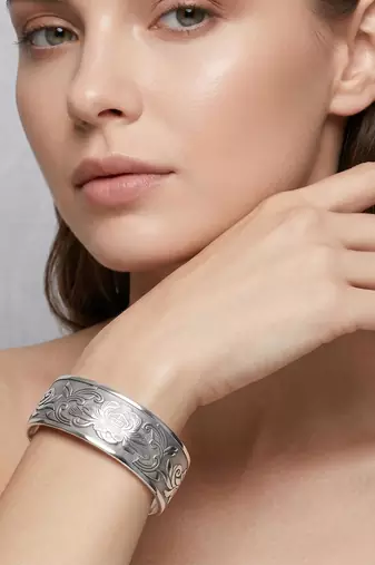 Fancy cuff bracelet for women