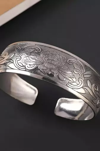 Fancy cuff bracelet for women