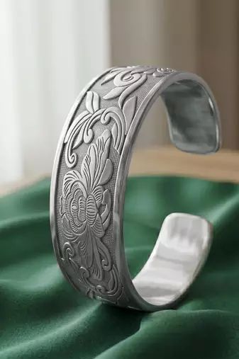 Fancy cuff bracelet for women