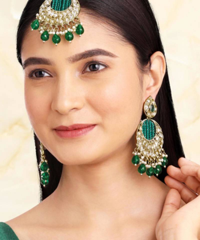 Women's kundan & beads studded green chandbali earrings with maangtikka set