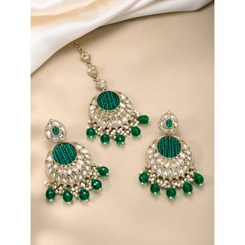 Women's kundan & beads studded green chandbali earrings with maangtikka set 2