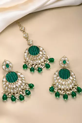 Women's kundan & beads studded green chandbali earrings with maangtikka set