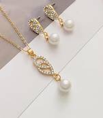 Gold plated american diamond & pearl studded pendant necklace chain