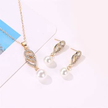 Gold plated american diamond & pearl studded pendant necklace chain 2
