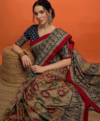 Beige woven design mukaish banarasi saree 4