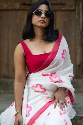 White floral printed saree