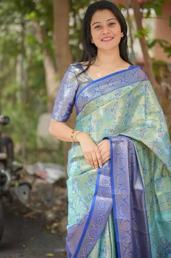 Green floral zari kanjeevaram saree