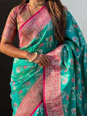 Green woven design zari kanjeevaram saree 5