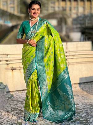 Green woven design zari kanjeevaram saree 3
