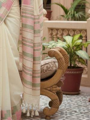 Off white woven design embroidered silk blend handloom banarasi saree 4