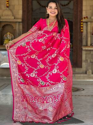Pink ethnic motifs woven design zari kanjeevaram saree 3