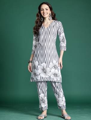 Grey printed cotton kurta trouser set 4