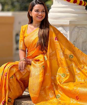Yellow ethnic motifs printed zari kanjeevaram saree 4