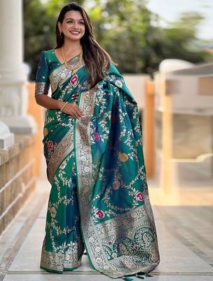Green floral woven design zari kanjeevaram saree 1
