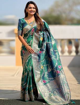 Green floral woven design zari kanjeevaram saree 3