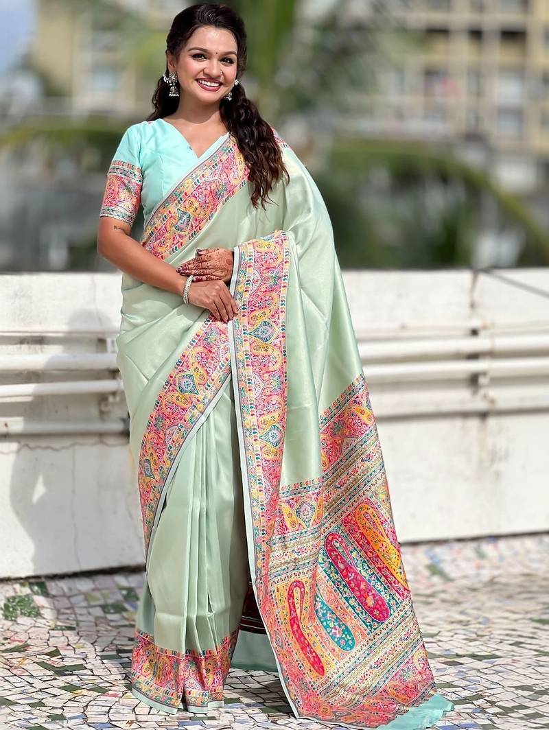 Green floral zari silk blend designer banarasi saree