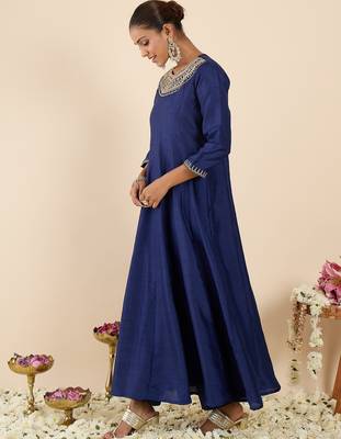Blue embroidered silk kurta trouser set 3