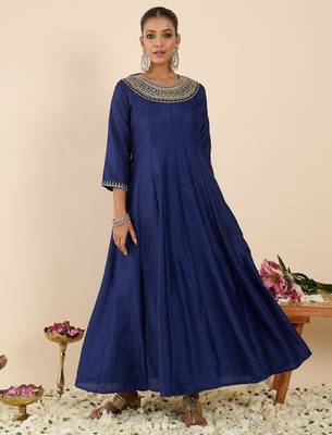 Blue embroidered silk kurta trouser set 4