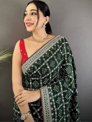 Green bandhani sequinned silk blend designer bandhani saree 4