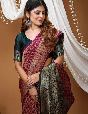 Maroon woven design zari silk blend handloom kanjeevaram saree 4