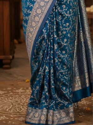 Bronze woven design zari silk blend designer banarasi saree 3