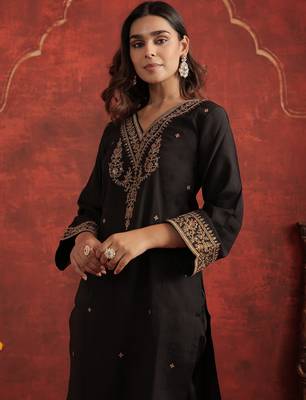 Black embroidered liva kurta trouser set 1
