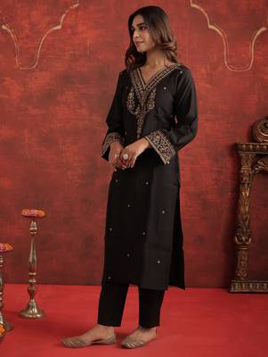 Black embroidered liva kurta trouser set 3