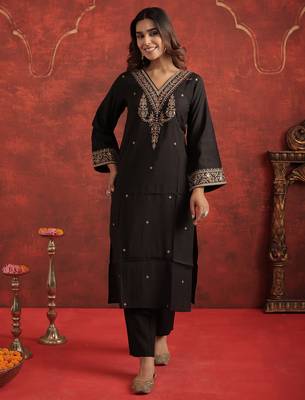 Black embroidered liva kurta trouser set 4