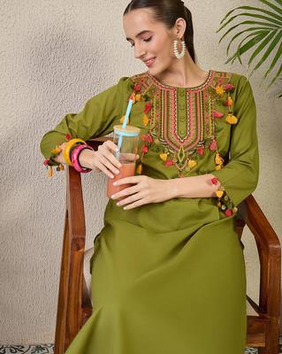 Green embroidered cotton kurta trouser set 1