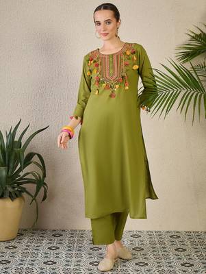 Green embroidered cotton kurta trouser set 4