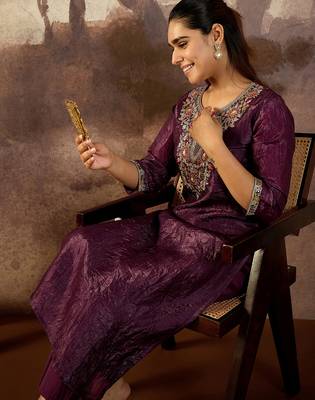 Burgundy embroidered silk kurta trouser set 2
