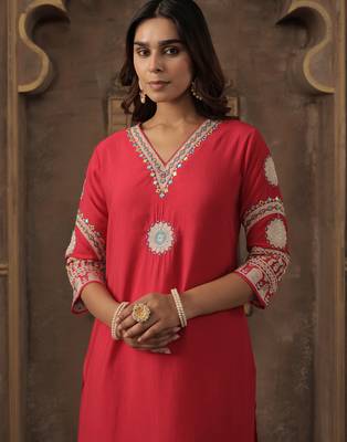 Pink embroidered silk kurta trouser set 1