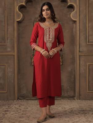 Red embroidered liva kurta trouser set 4