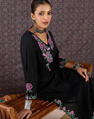 Black embroidered cotton kurta trouser set 2
