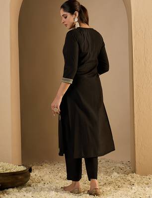Black embroidered silk kurta trouser set 3
