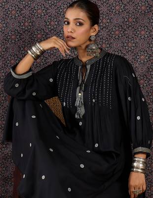 Black embroidered viscose rayon kurta trouser set 2