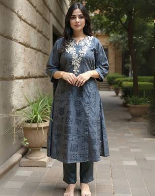 Grey embroidered chinon kurta trouser set 4
