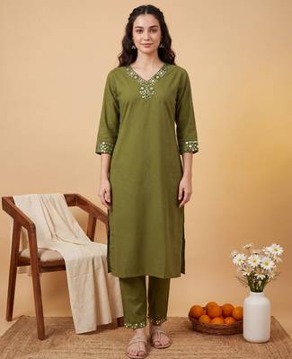 Green embroidered cotton kurta trouser set 2